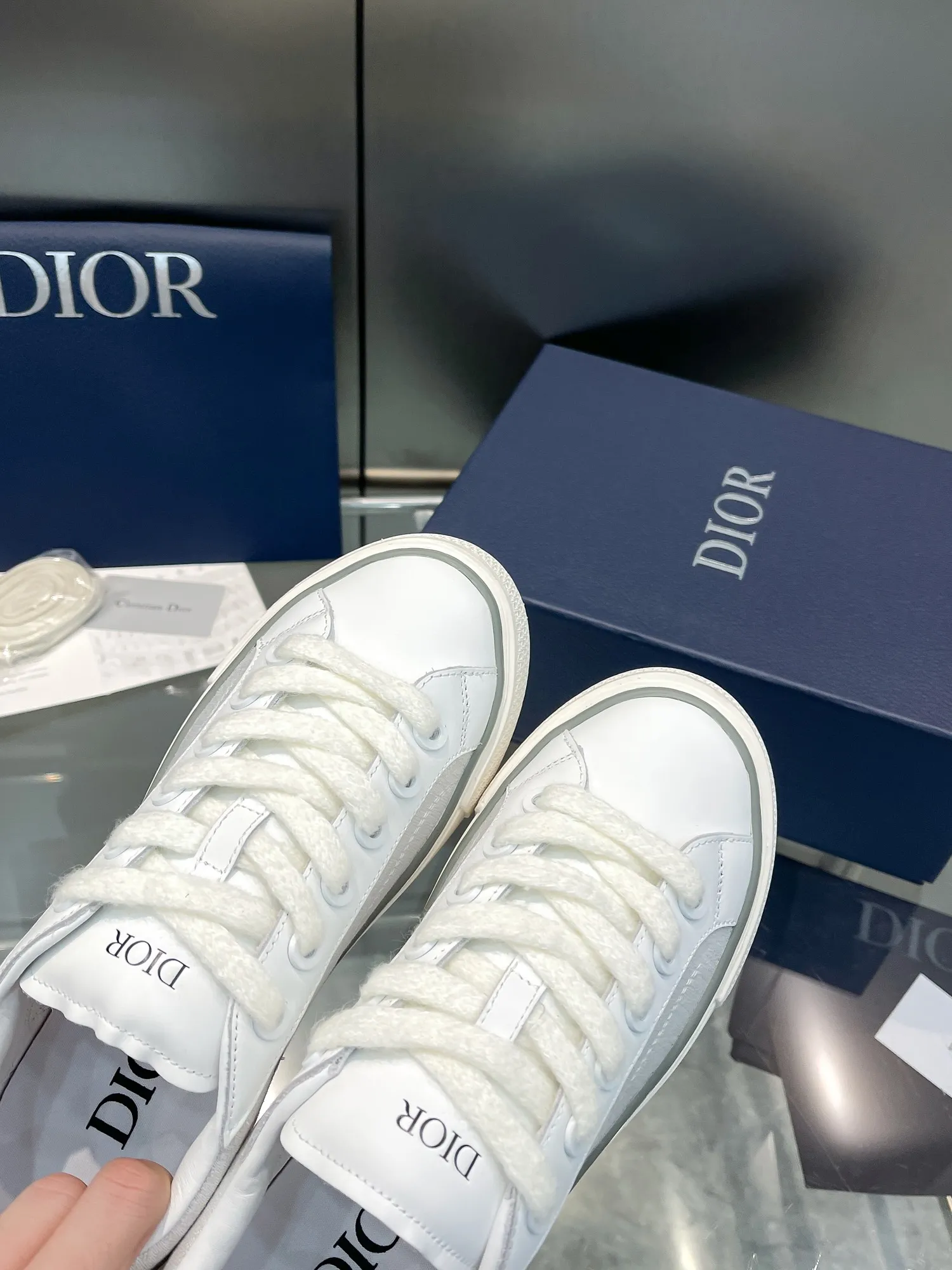 👟👟Ex-factory price 600👟👟 Dior 2023 autumn and winter haute couture series new CD jelly color couple flat casual shoes Dior Size: Female size 35-42 (41.42 customized, non-refundable) / Male size 38-46 (38.46 customized, non-refundable)
